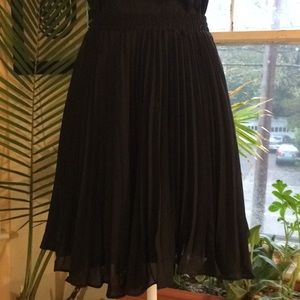 Cute pleated black skirt